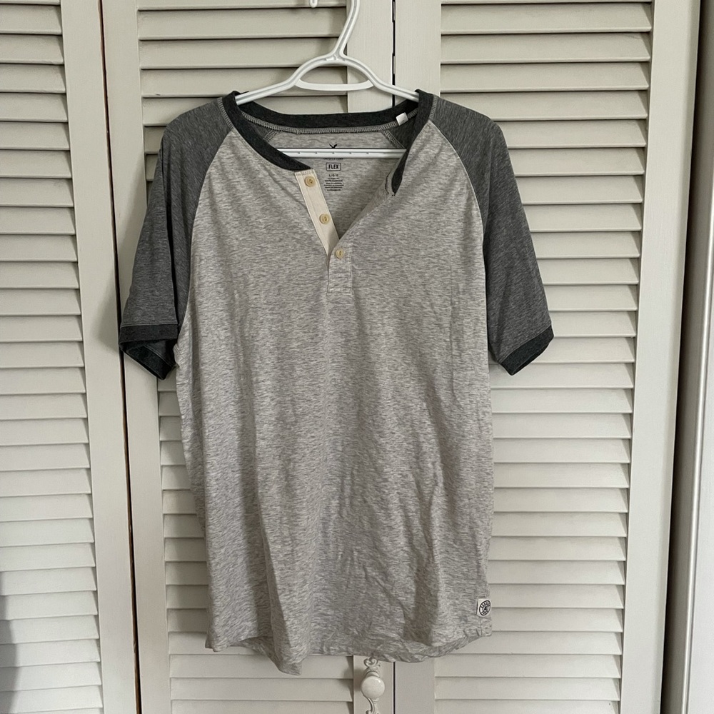 American Eagle Grey Colorblock Flex Tee